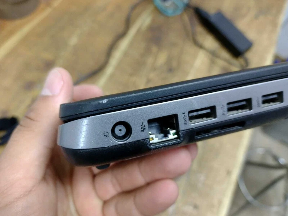 15.6" NOTEBOOK HP 650 G1 GRADO B INTEL CORE i5 8GB RAM 240GB SSD SERIALE USB 3.0 - Immagine 4 di 4