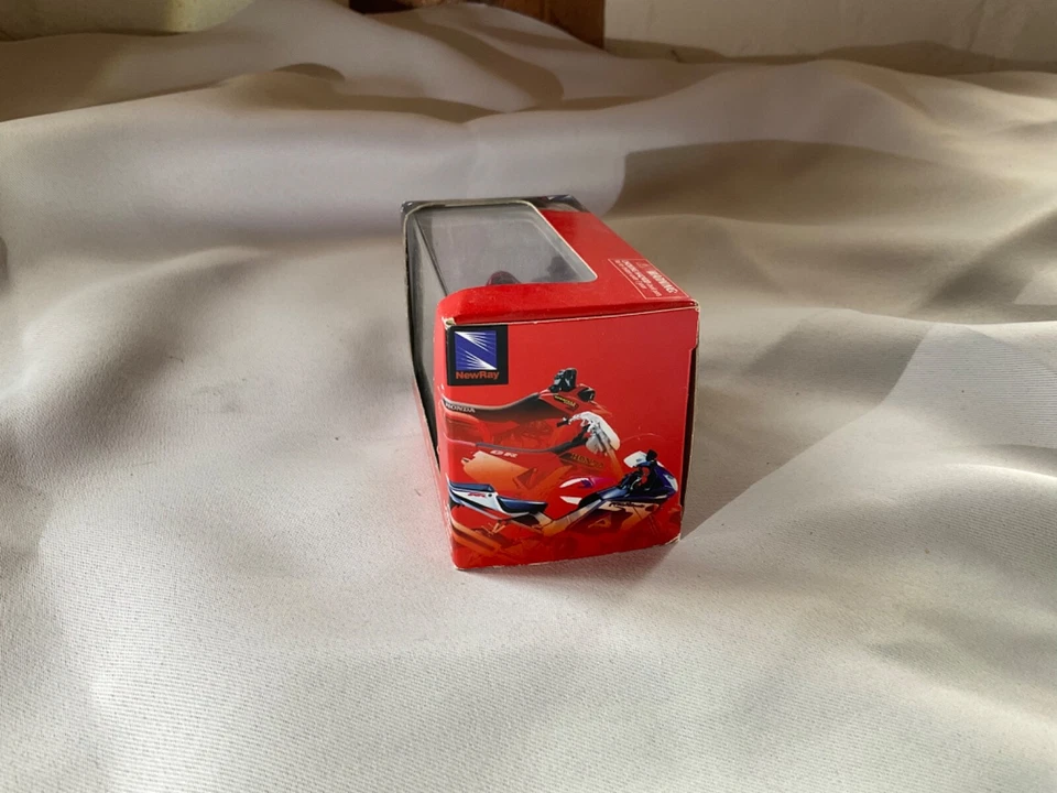 BRAND NEW RARE! NEW RAY 1:32 2006 HONDA CBR600RR SPORT BIKE RED  - Image 2 of 4