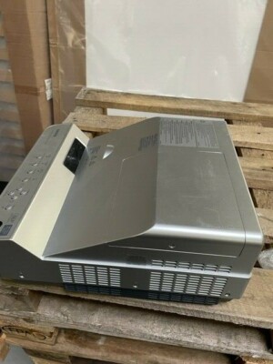 SANYO PDG-DWL2500 DLP Projektor gebraucht Nahdistanz