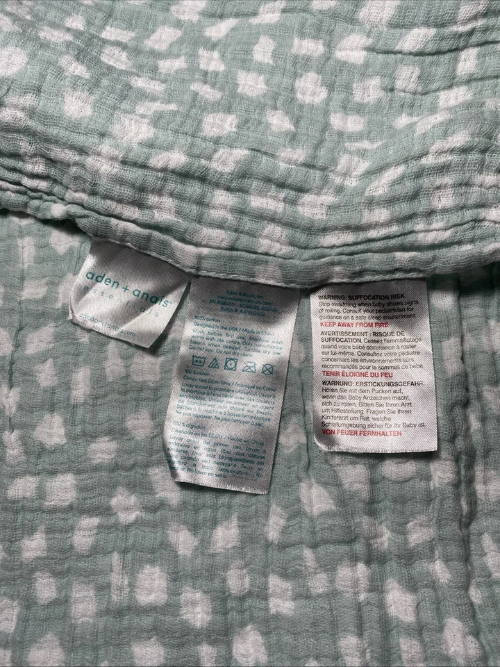 Manta Aden & Anais Blanca Cuadrada Formas Rectangulares Muselina Verde Envoltura Lovey Foto 3 de 4