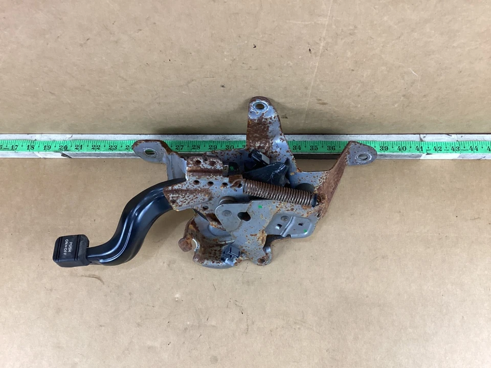 Pedal de freno de estacionamiento de emergencia Toyota Sienna 2011-2020 46200-08070 OEM Foto 4 de 4