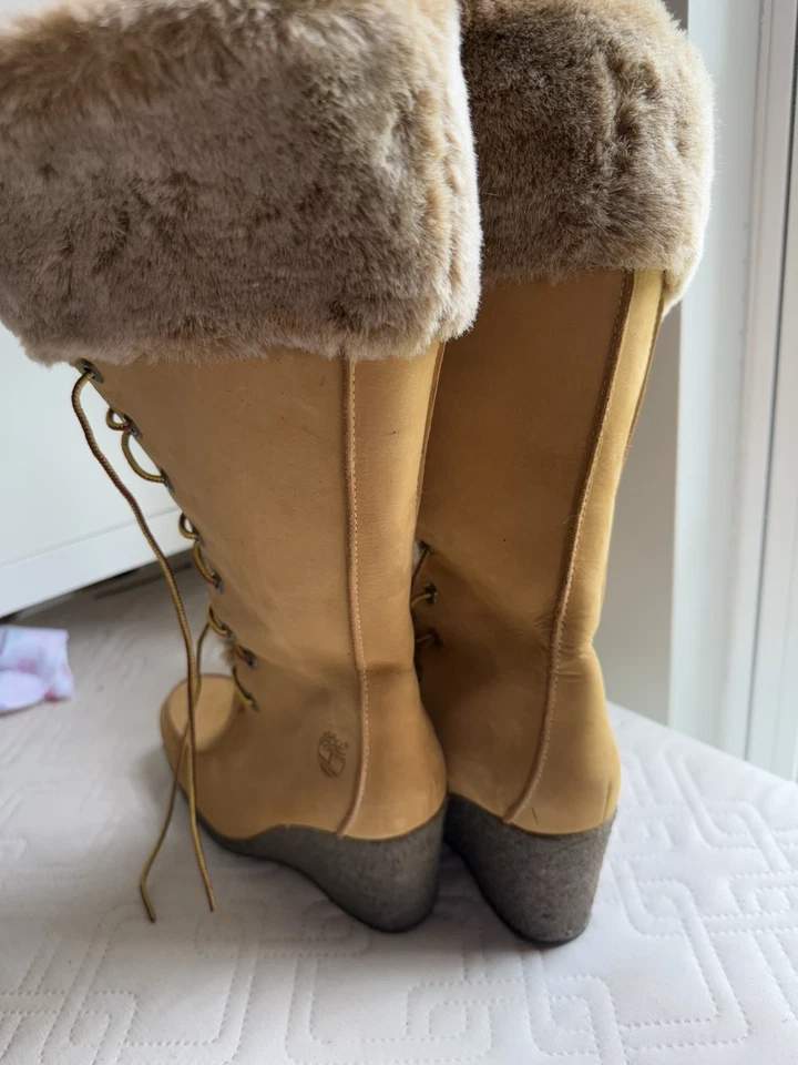 Timberland Faux Fur Lined Boots - Wheat - Size 6 1/2M - Image 3 of 4