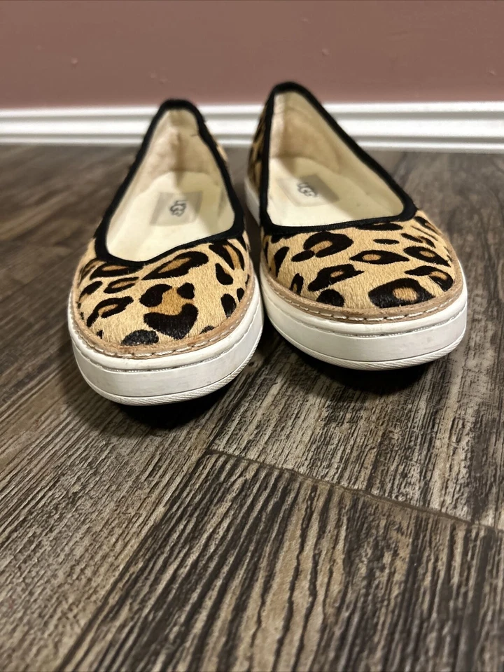 Zapatillas sin cordones UGG para mujer 5,5 cuñas beige pelo de becerro estampado de leopardo zapato animal Foto 4 de 4