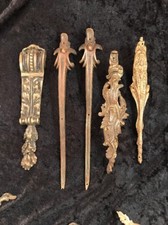 N°19/ 4 ORNEMENTS PIED BRONZE DORE  POUR PENDULE LOUIS XV LOUIS XVI