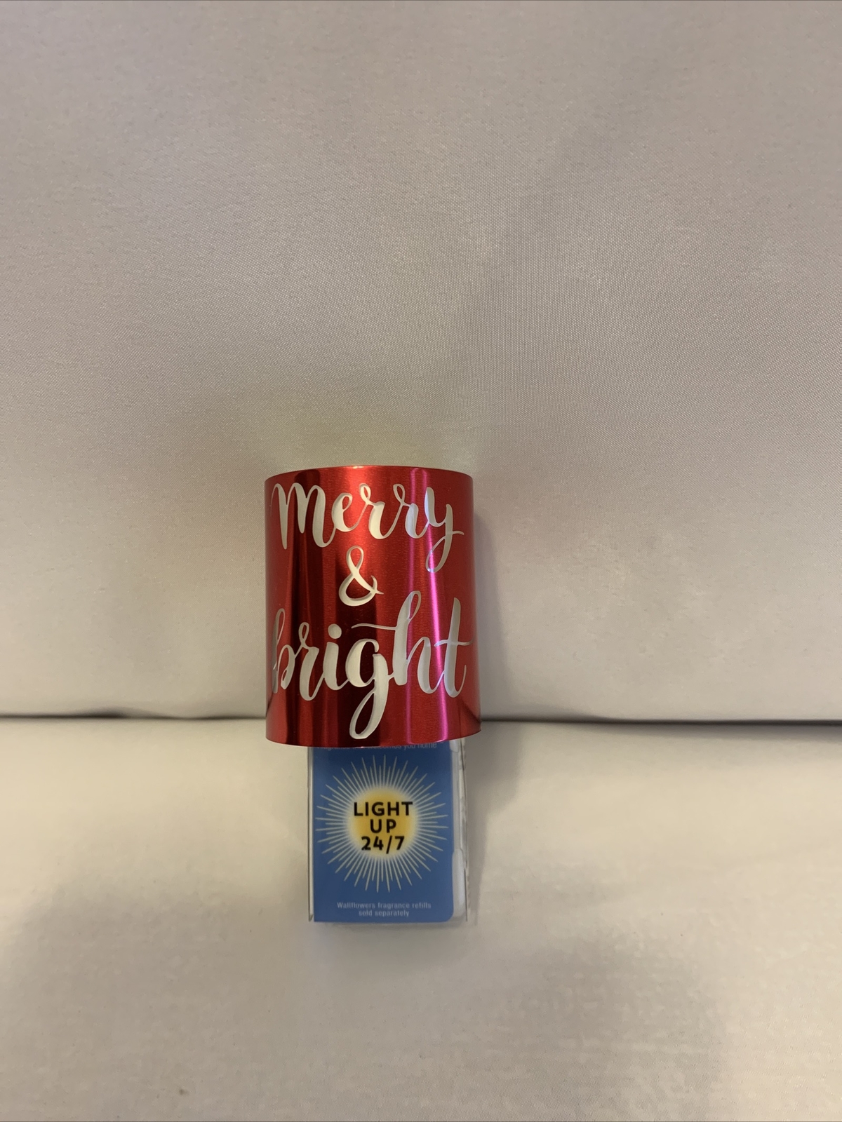 Bath & Body Works Merry & Bright Light-Up Christmas Red Wallflower Plug In-image