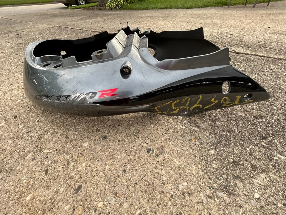 00 01 05 06 99-07 Carenado capó trasero Suzuki Hayabusa GSX-R 1300 47111-24F00 Foto 2 de 4