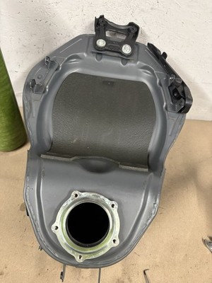 19-26 KAWASAKI ZX6R OEM FUEL TANK GAS TANK ASSEMBLY DAMAGED Clean