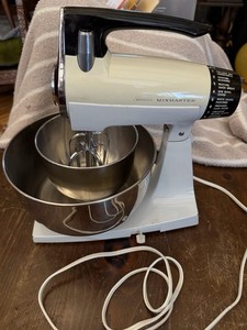 Vintage 1970’s Sunbeam Mixmaster Stand Mixer with 2 Chrome Bowls, Beaters Tested