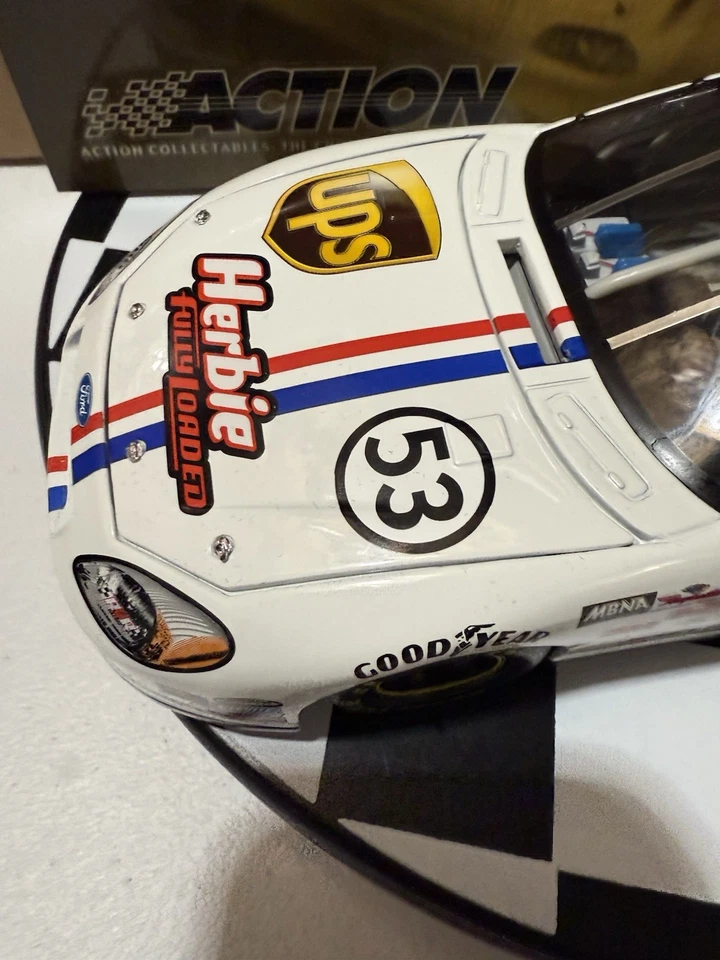 Dale Jarrett Elite #88 UPS Herbie 2005 1/24 Nascar Diecast Foto 3 de 4