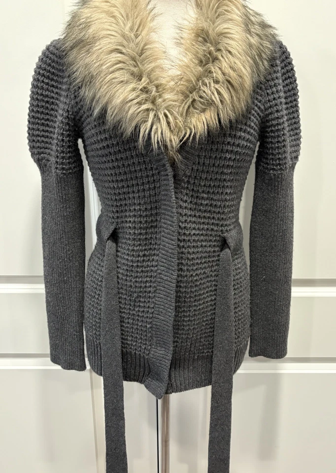 Cárdigan de Lana Juicy Couture Vintage Y2K Corderos Suéter Cuello de Piel Sintética Talla M Foto 2 de 4