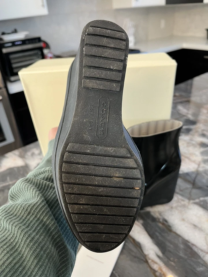 Bota de lluvia Coach Bina de goma brillante negra con cuña 9B (usada una vez) Foto 3 de 4