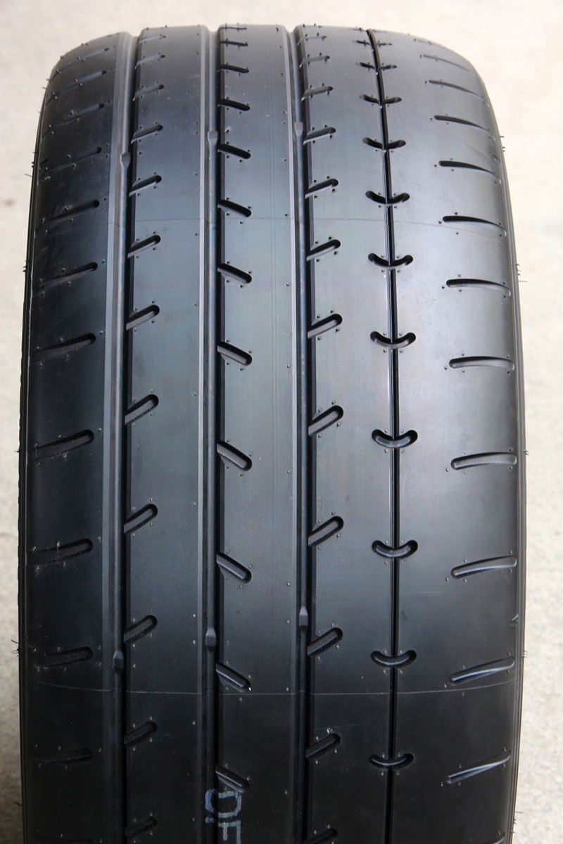 YOKOHAMA ADVAN A08B 255/40R18 HIGH PERFORMANCE RACE TIRE(SET