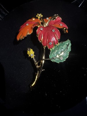 Beautiful vtg  statement Barrera for Avon flower enamel gold tone pin brooch 