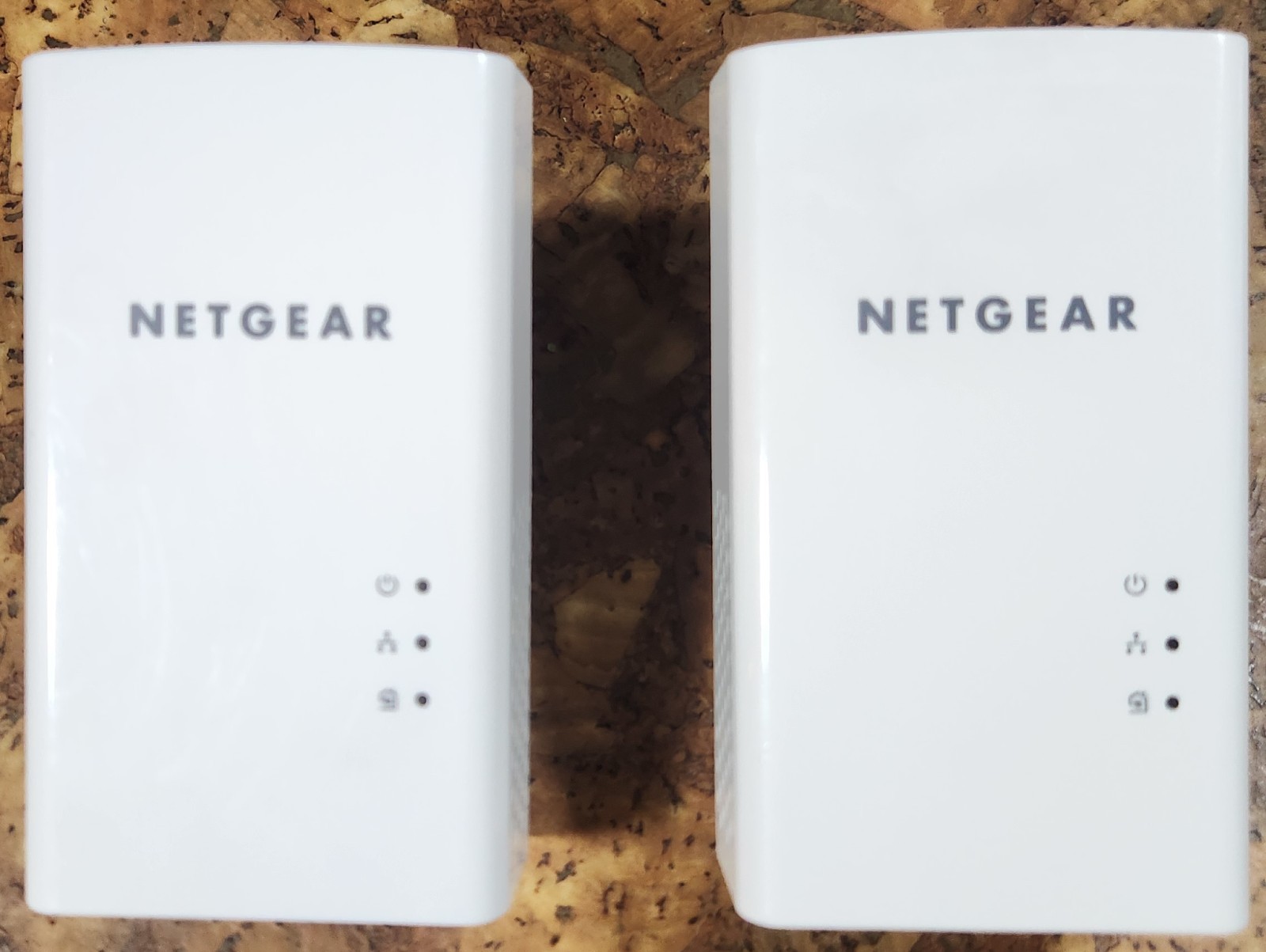 2x Netgear Powerline 1000 PL1000 Wifi Network Extenders Whit