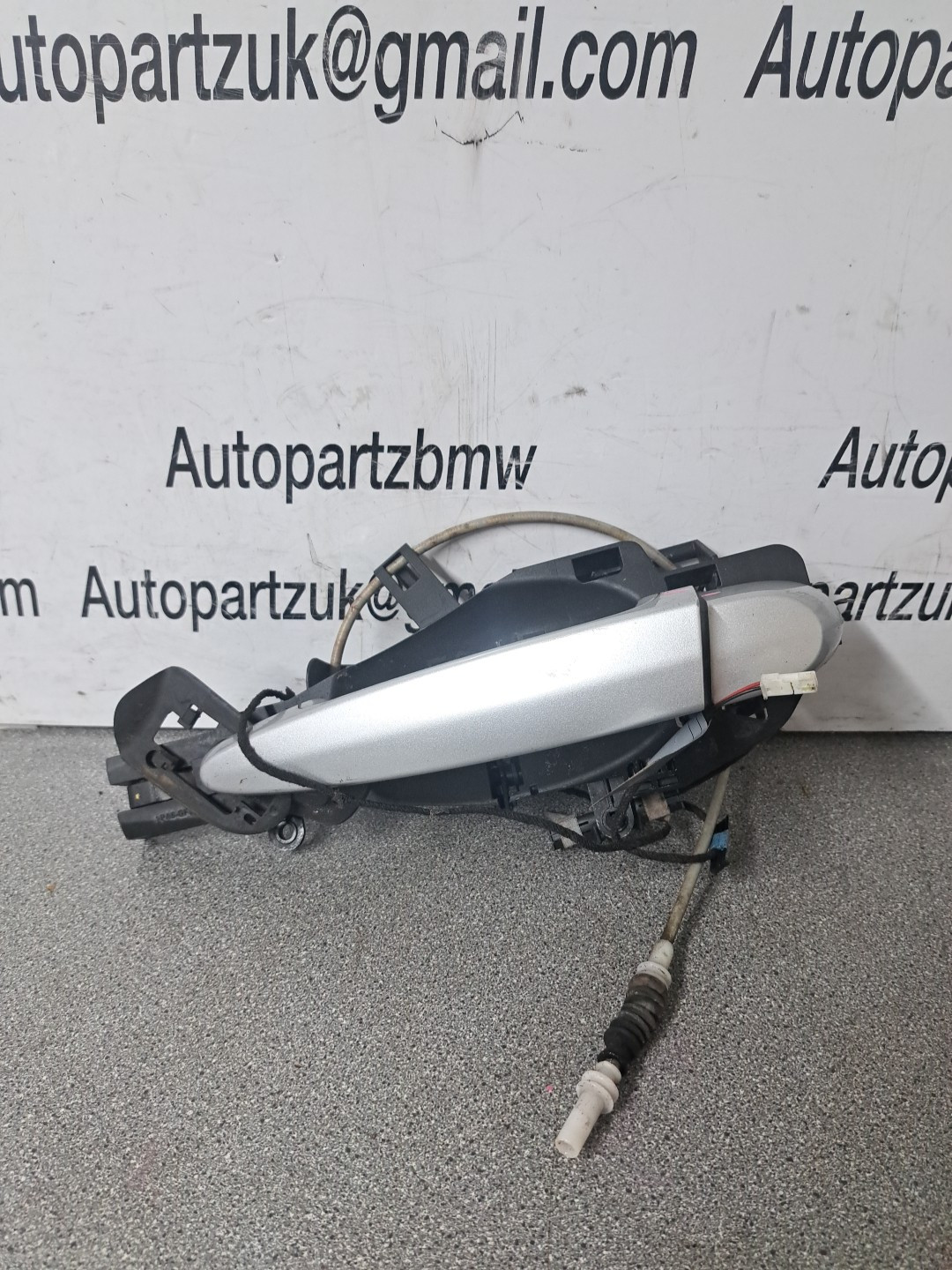 BMW E90 E91 3 Series LCI Titan Silver Rear Passenger Nsr Door Handle Carrier 9g4
