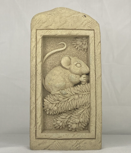 1996 Carruth Studio Beere Maus Garten Plakette Steinskulptur Outdoor Wanddeko