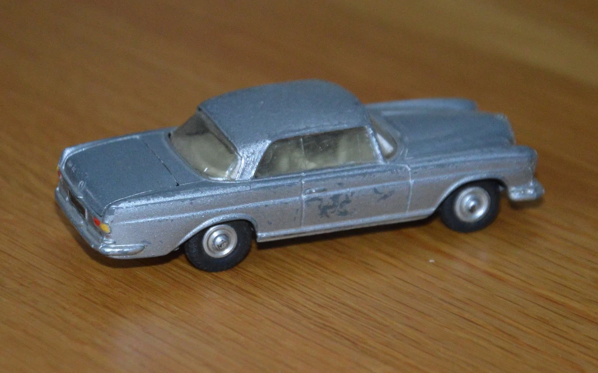 Miniature Anguplas – Mercedes 220 SE, échelle 1/43 (collection, Occasion)