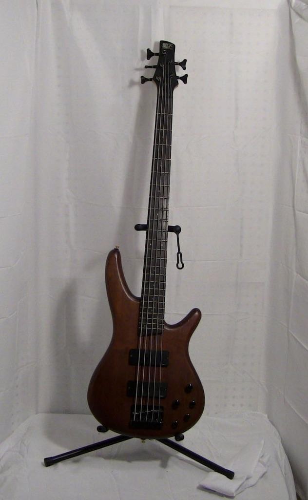 SR 485 Soundgear by Ibanez 5 string bass, 2001, with Free Shipping