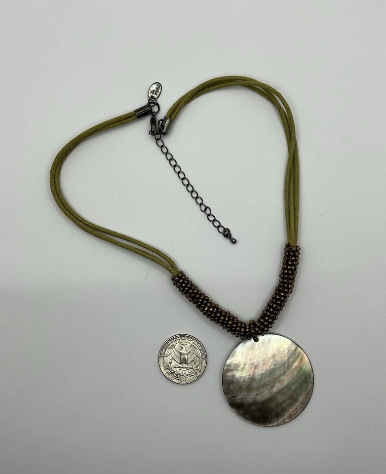 Collar Gargantilla Abulón Madreperla Lia Sophia “Luna Cosecha” Ajustable "16 a 18""" Foto 4 de 4