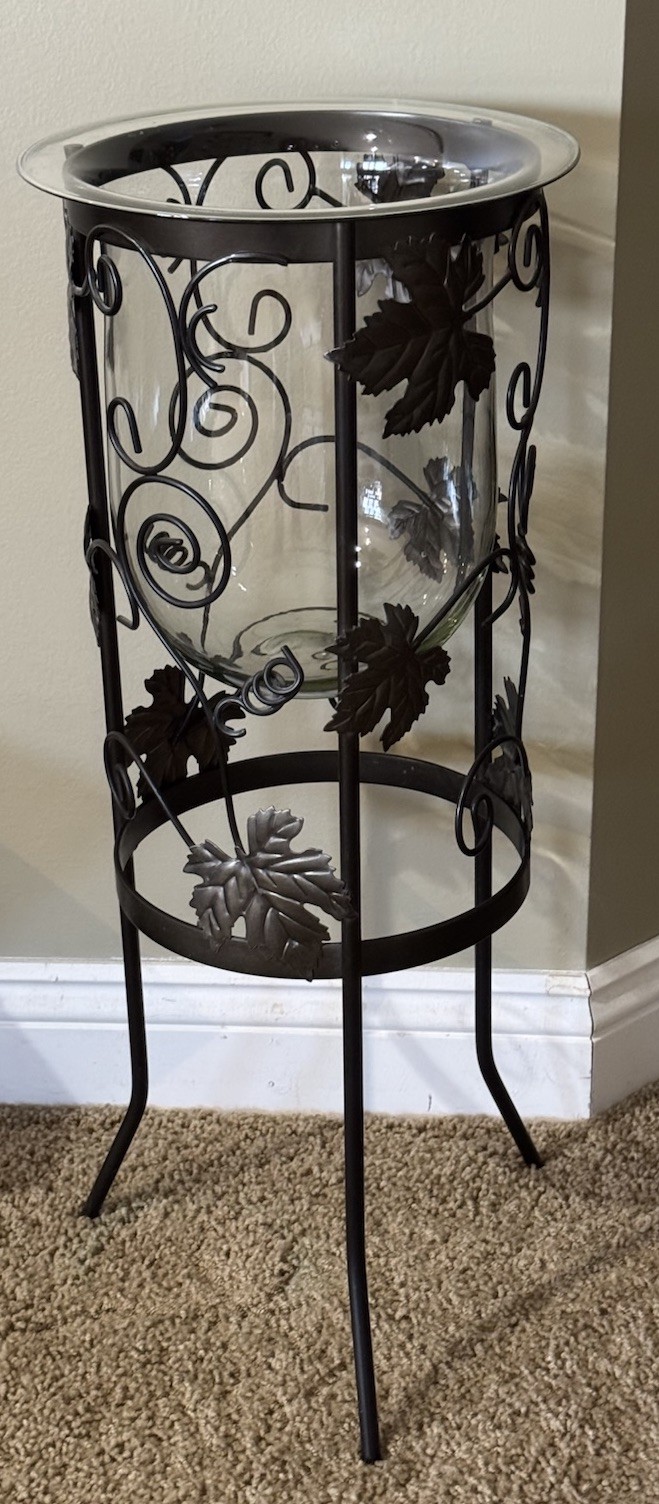 Stand Grapevine 25" Excellent Cond