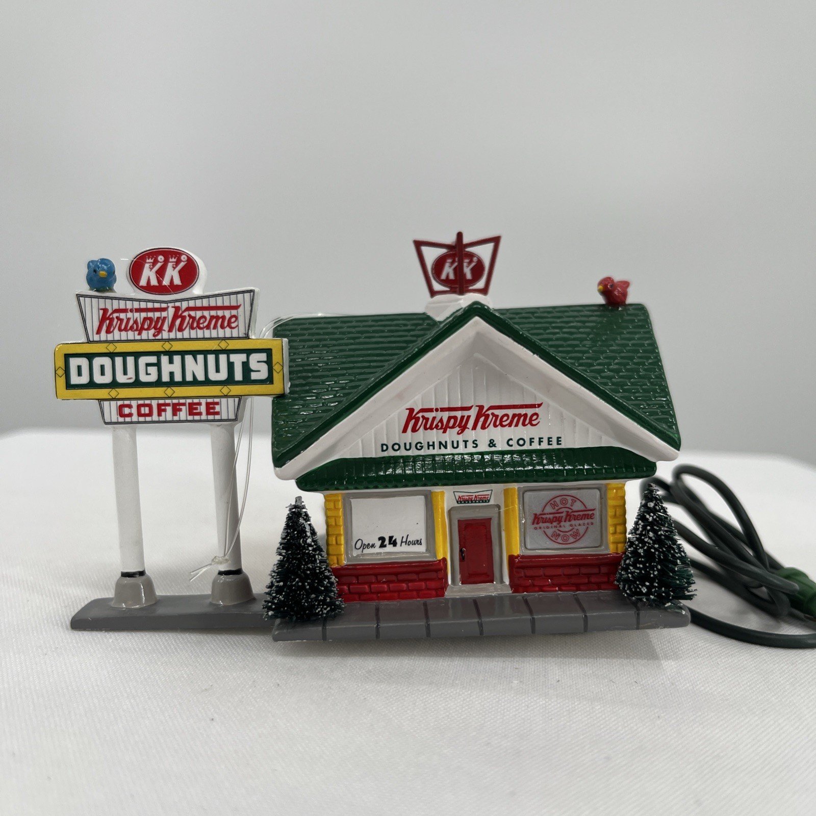 Dept 56 KRISPY KREME DOUGHNUT SHOP ORNAMENT Snow Village #56.55163 NEW 2002