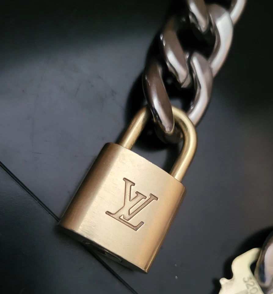 Auténtico Louis Vuitton Oro Candado Llave y Sin Marca Pesado Grueso Collar Plata Foto 4 de 4