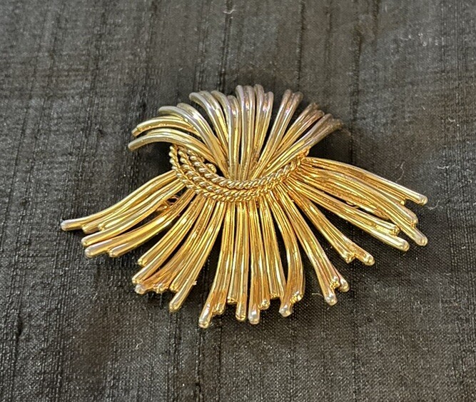Christian Dior　Brooch Gold Vintage Christian Dior Grosse Gold-tone Brooch Pin, Vintage (1963), Made