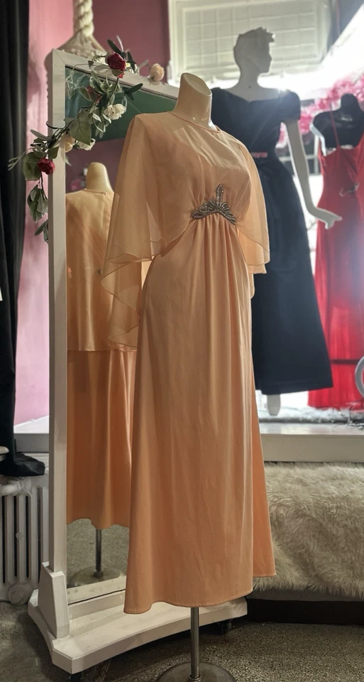 Vestido maxi vintage anos 60 anos 70 rosa pêssego com capuz transparente deusa anfitriã pequeno M/G - Imagem 4 de 4