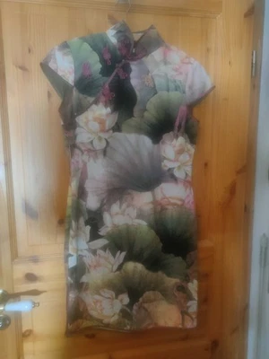 Kleid reine Seide Seerosen grün rosa chinesisches Design Gr. 36/38 gefüttert  - Bild 1 von 2