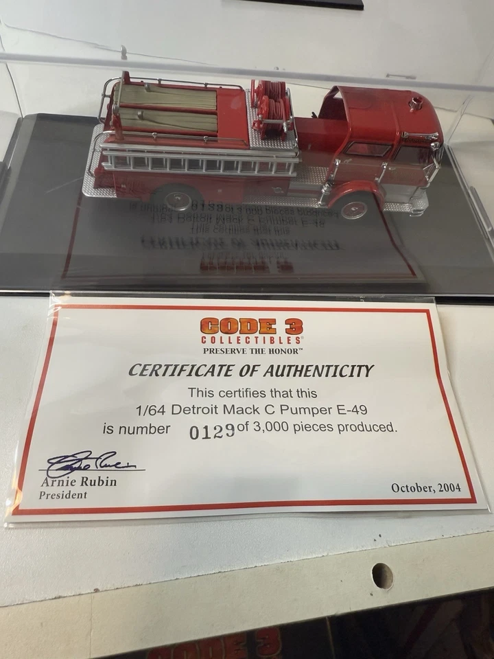 CODE 3 COLLECTIBLES Detroit Fire Department Mack C Pumper Engine 49 - Image 2 of 4