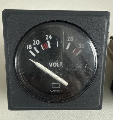 VDO Messgerät 12V Voltmeter- N 02410219 - 6.1994 - Oldtimer Boot Marine