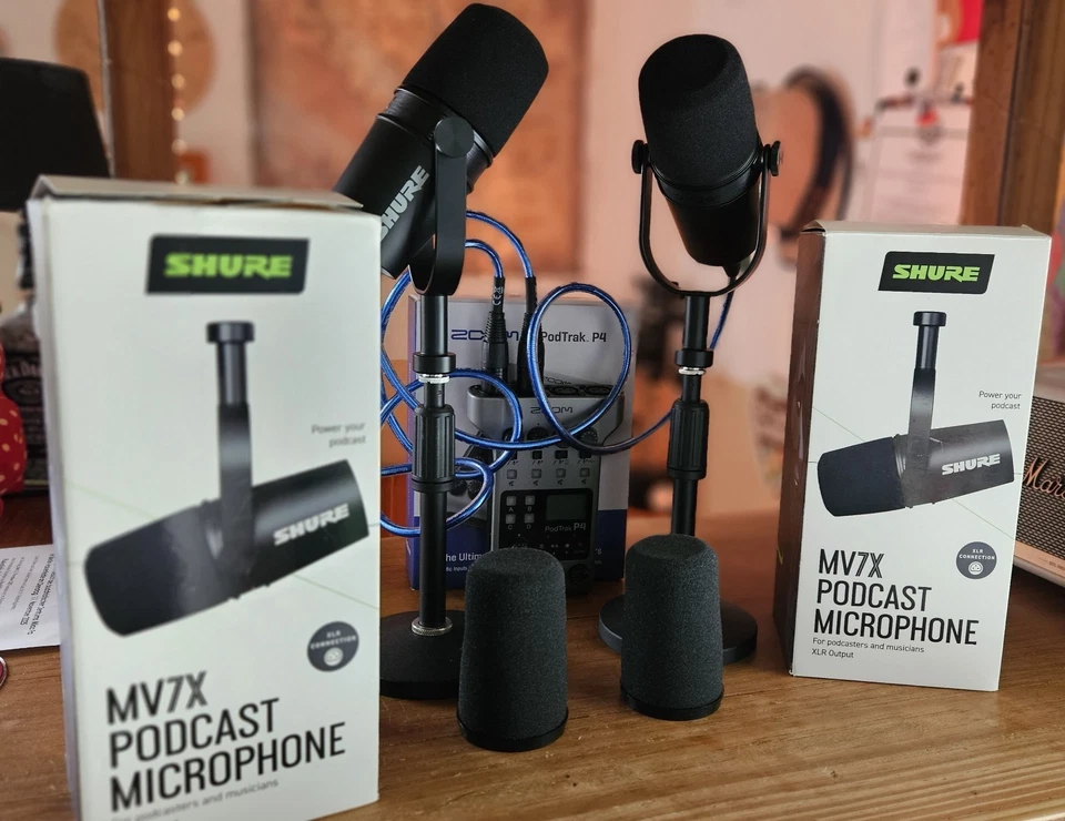 Podcast BUNDLE - 2x Shure MV7X + 1x Zoom PodTrak P4 + Zubehör - Top Zustand
