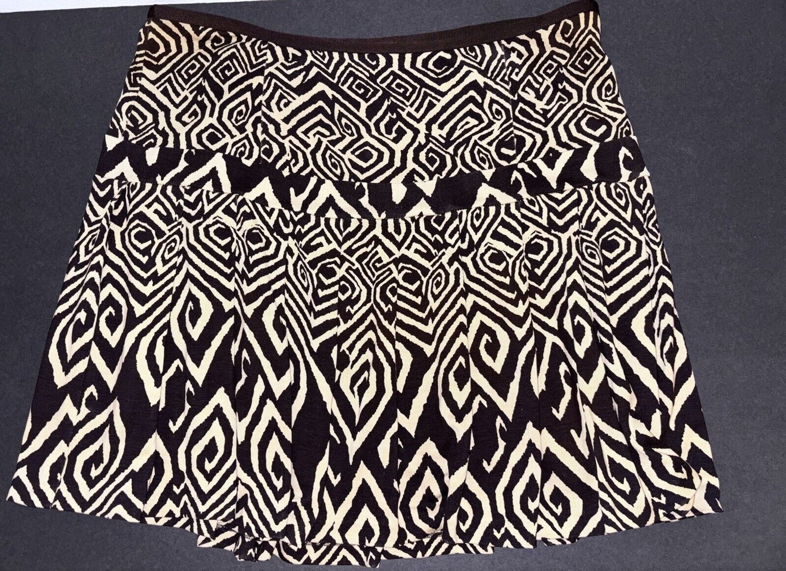 Diane Von Furstenberg Silk Chiffon Pleated Brown Beige Mini Skirt Size 10