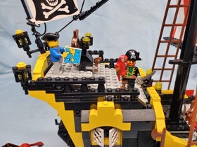 LEGO 6285 Black Seas Barracuda nearly 100% complete (just missing some coins)