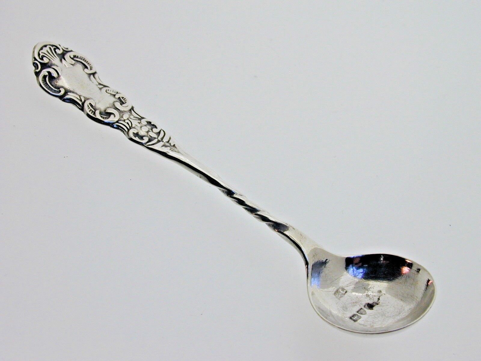 Antique Solid Sterling Silver 2022新作 Salt Spoon Handle Beautiful 4.7 Edwardian Grams 注目の