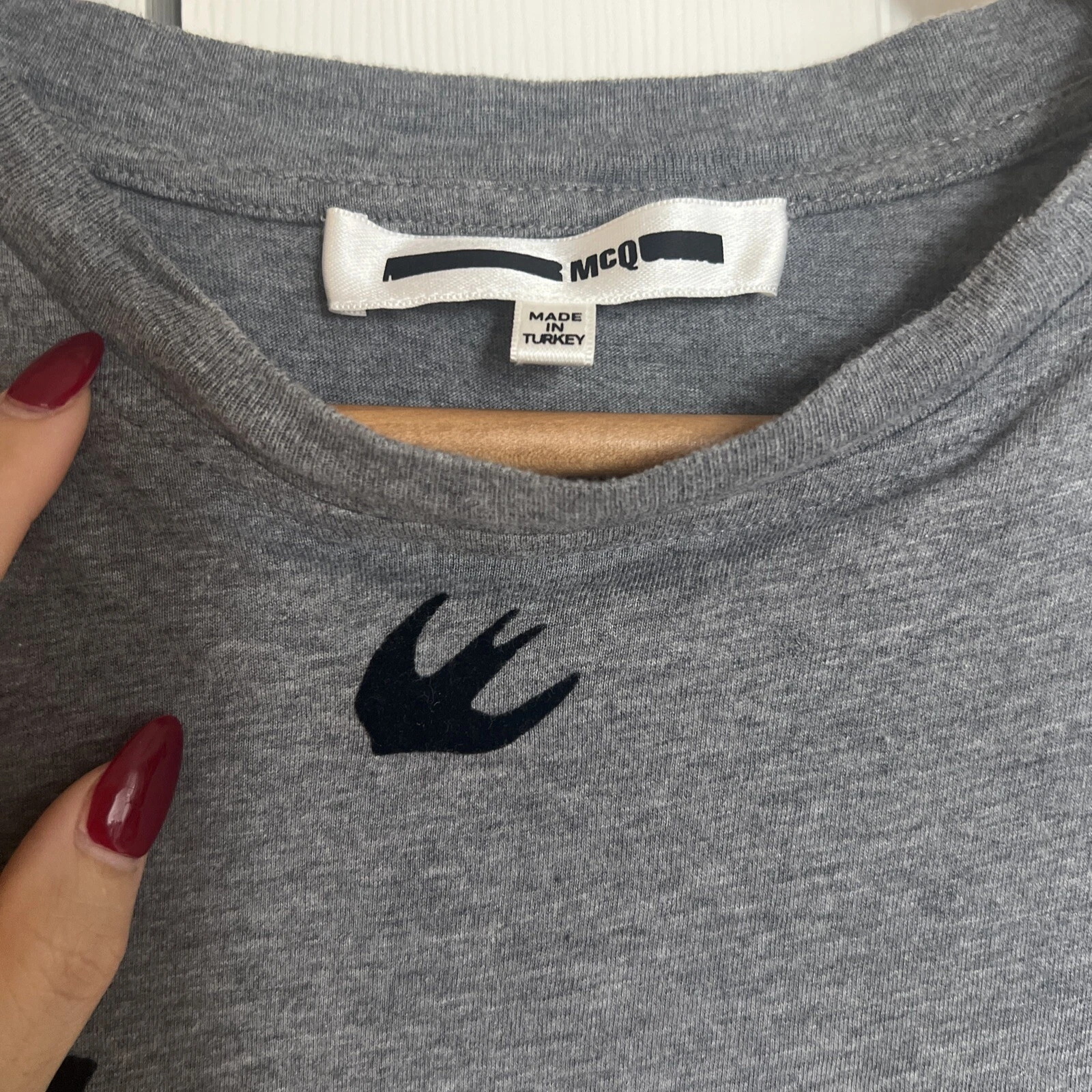 Abito maglietta McQ velluto stampa rondine uccellino Alexander McQueen grigio e nero