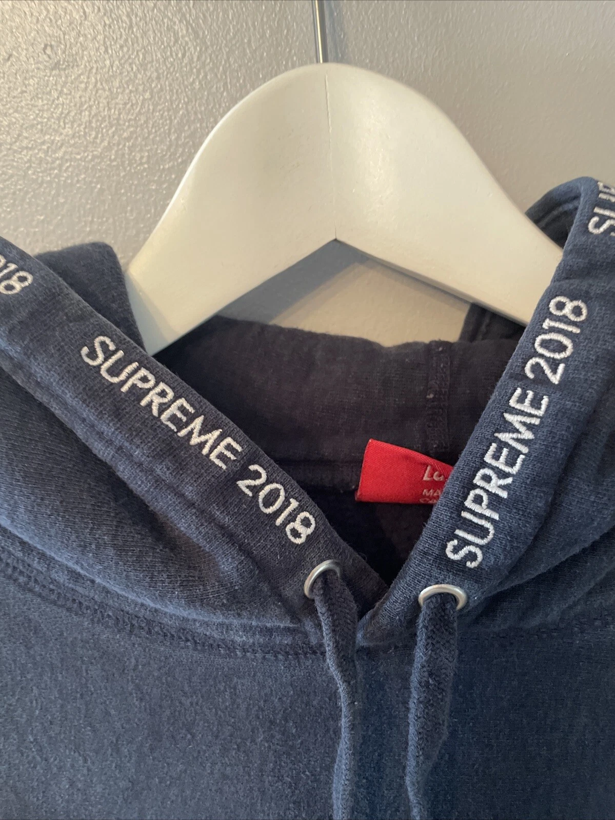 Felpa con cappuccio SUPREME taglia grande 2018 ricamata in nero rara