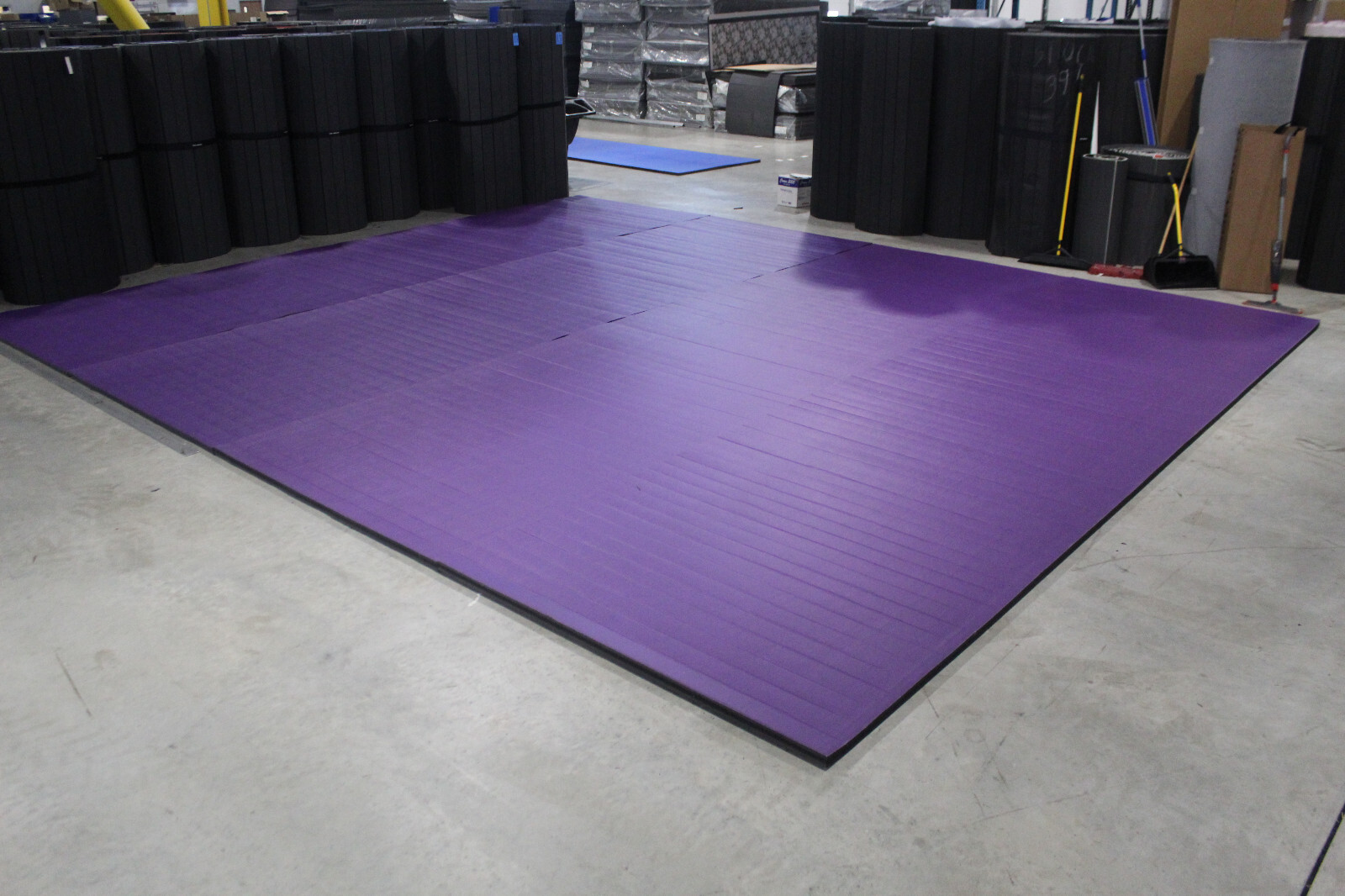 20' x 24' x 1 5/8" Dollamur FlexiRoll Wrestling Mat READ DESCRIPTION