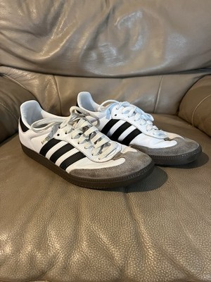 Adidas  Men s Samba Sneakers Size 10, No Box