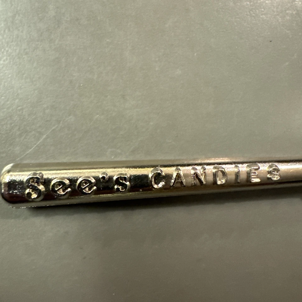 CARAMELOS CARAMELOS VINTAGE SEE's Martillo Caramelo Frágil PUBLICIDAD Tono Plateado Metal Foto 2 de 4