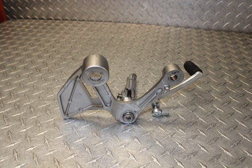 13 / 16 Yamaha Fz09 / FZ-09 Right Front Foot Peg Bracket Gear Shifter Peg OEM - Picture 5 of 18