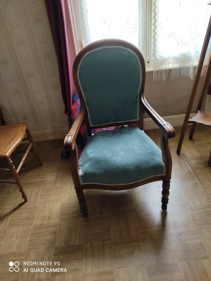 FAUTEUIL VOLTAIRE BLEU A RESTAURER - Photo 1/1