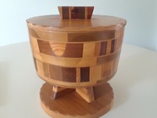VINTAGE HANDMADE MULTI WOOD TURNED INLAID ART PEDESTAL BOWL WITH LID