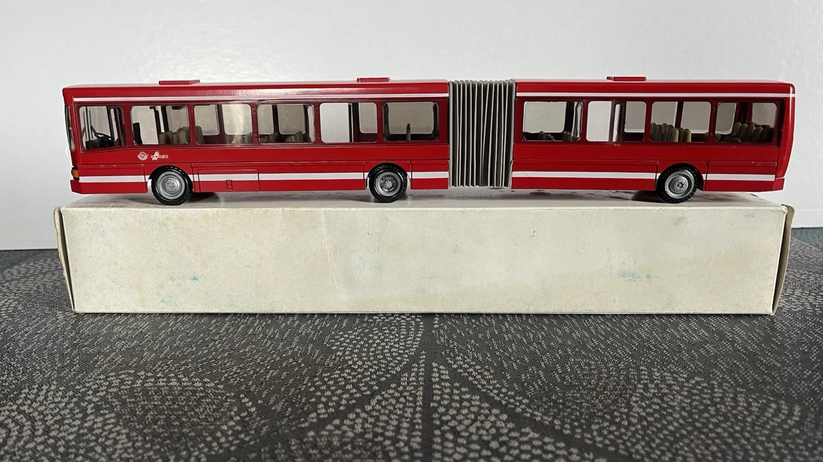 LE6595 NZG B6 600 0188 1/43 Camionnette Mercedes Benz Sprinter rouge