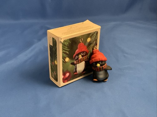 Vintage Hallmark Keepsake Ornament 1981 “PERKY PENGUIN” Scarf Hat Original Box - 第 1/3 張圖片