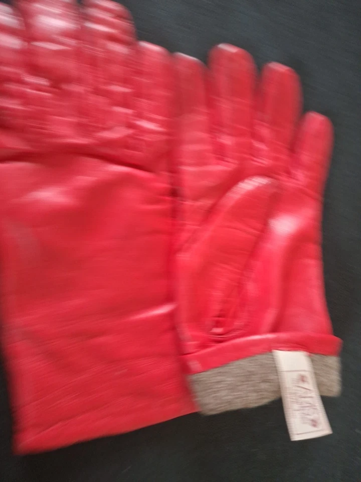 Aris Isotoner Womans Bright Red Supple Leather Gloves 100% Cashmere Lined Size 7 - Image 4 of 4
