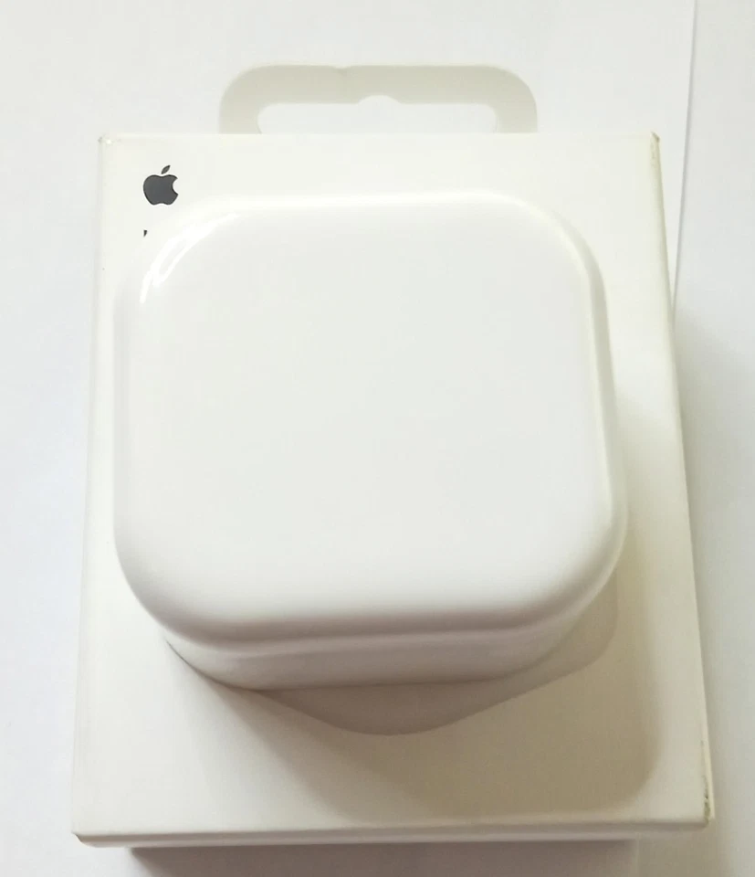 Genuine Apple MHJF3B/A 20W Fast Charger A2344 Plug For iPhone 14 Pro Max Plus - Image 2 of 4