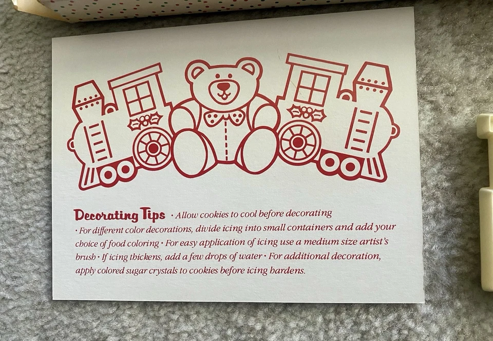 AVON 3" Bear & Train Motor Kit Cortador de Galletas Molde de Arte 1983 De Colección Blanco Verde Rojo Foto 4 de 4