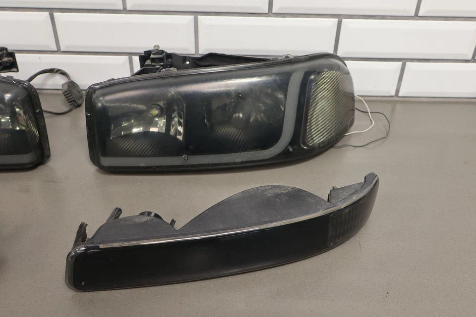 99-07 GMC Sierra GMT800 Aftermarket Headlight/Turn Single Kit (4) - Image 2 of 4
