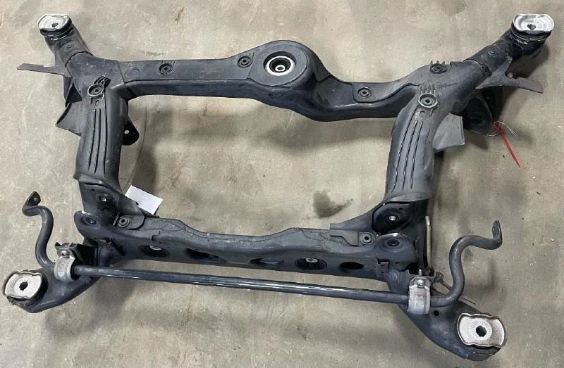 Subchasis trasero Audi Q5 2009-2017 travesaño motor base OEM Foto 2 de 2